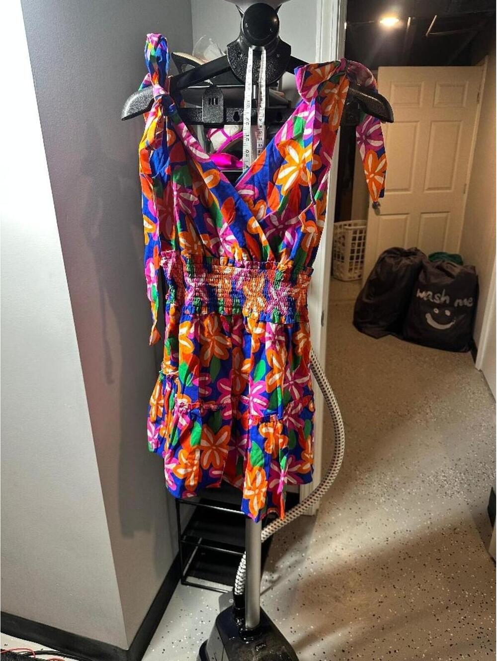 Boutique Floral Romper Tie Strap Smocked Waist Blue Pink Orange Resort Medium - Picture 2 of 3